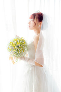 白いウェディングドレス姿の花嫁